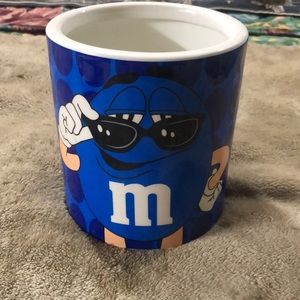 M and m container